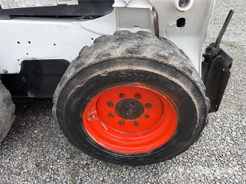 Bobcat S570 Krautuvai su šoniniu pasukimu