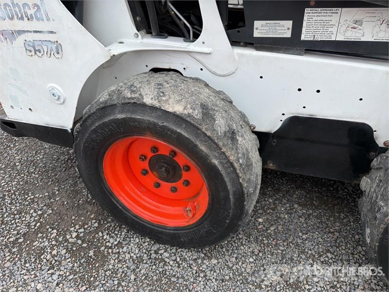 Bobcat S570 Krautuvai su šoniniu pasukimu