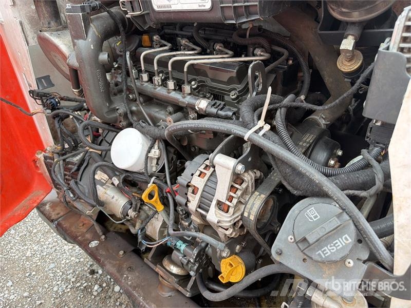 Bobcat S570 Krautuvai su šoniniu pasukimu