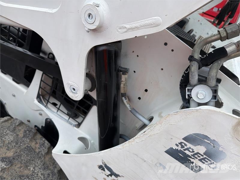 Bobcat S570 Krautuvai su šoniniu pasukimu