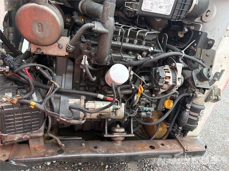 Bobcat S570 Krautuvai su šoniniu pasukimu
