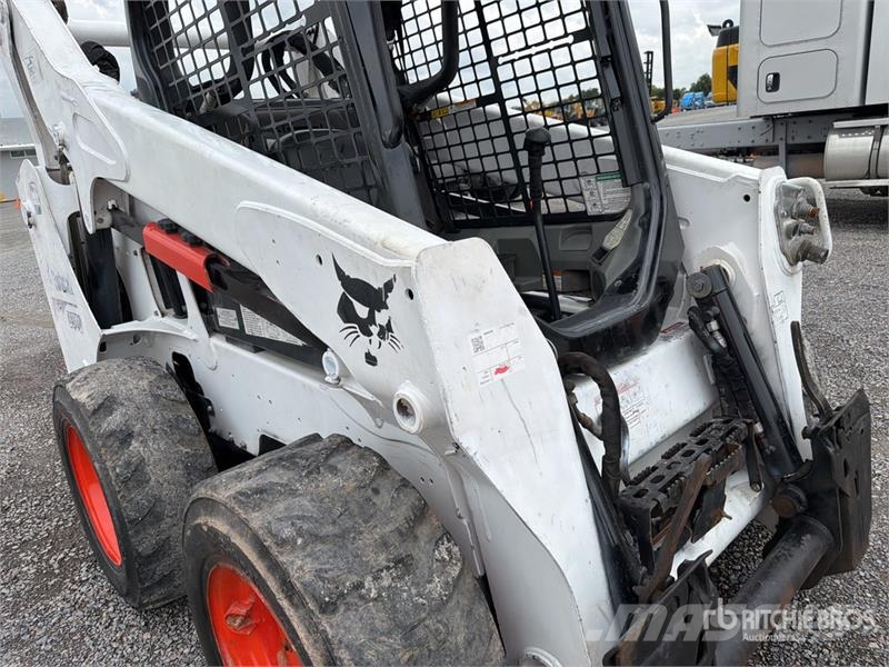 Bobcat S570 Krautuvai su šoniniu pasukimu