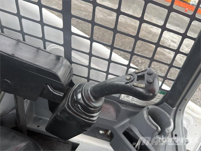 Bobcat T450 لوادر انزلاقية التوجيه