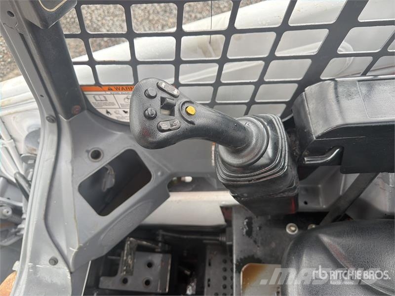 Bobcat T450 لوادر انزلاقية التوجيه