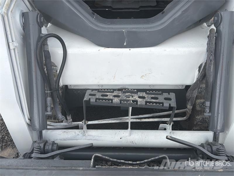 Bobcat T450 لوادر انزلاقية التوجيه