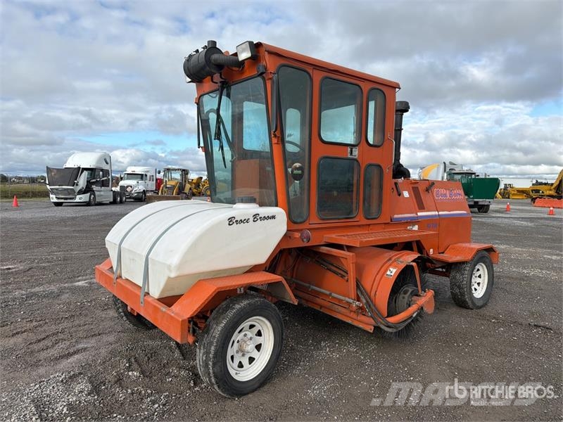 Broce RJ350 Cestni pometači