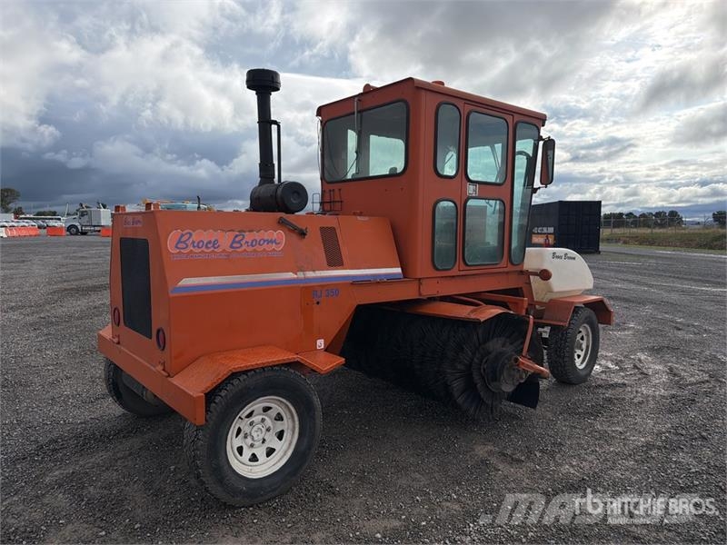 Broce RJ350 Cestni pometači
