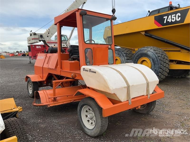 Broce RJ350 Strojevi za metenje