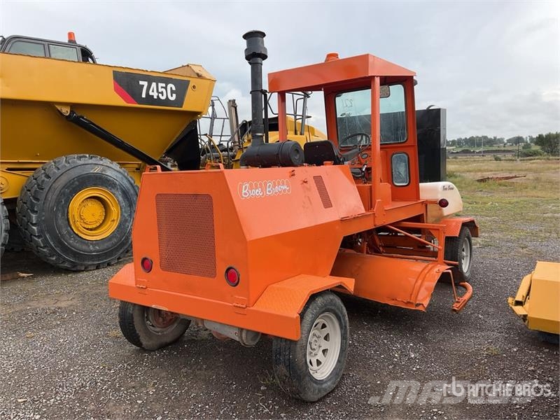 Broce RJ350 Strojevi za metenje