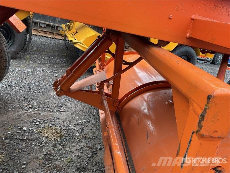 Broce RJ350 Strojevi za metenje