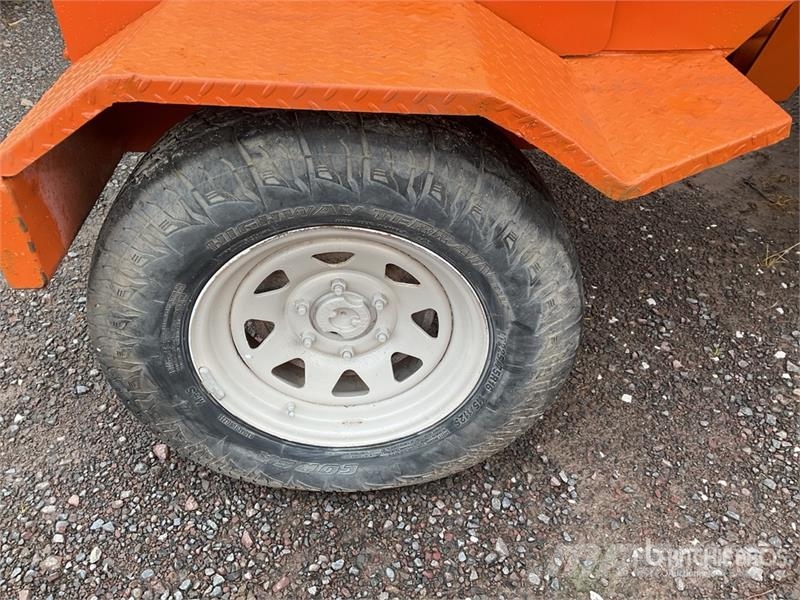 Broce RJ350 Strojevi za metenje