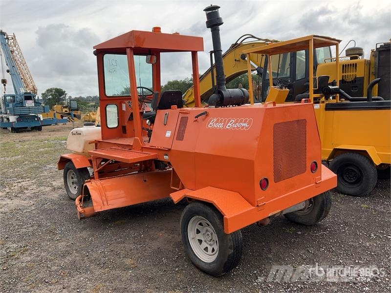 Broce RJ350 Strojevi za metenje