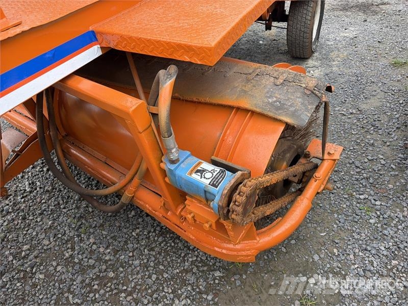 Broce RJ350 Strojevi za metenje