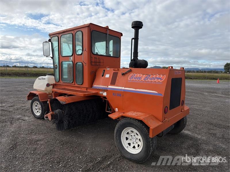 Broce RJ350 Cestni pometači