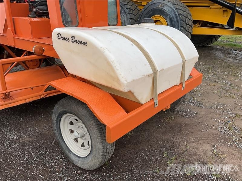 Broce RJ350 Strojevi za metenje