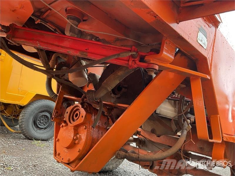 Broce RJ350 Strojevi za metenje