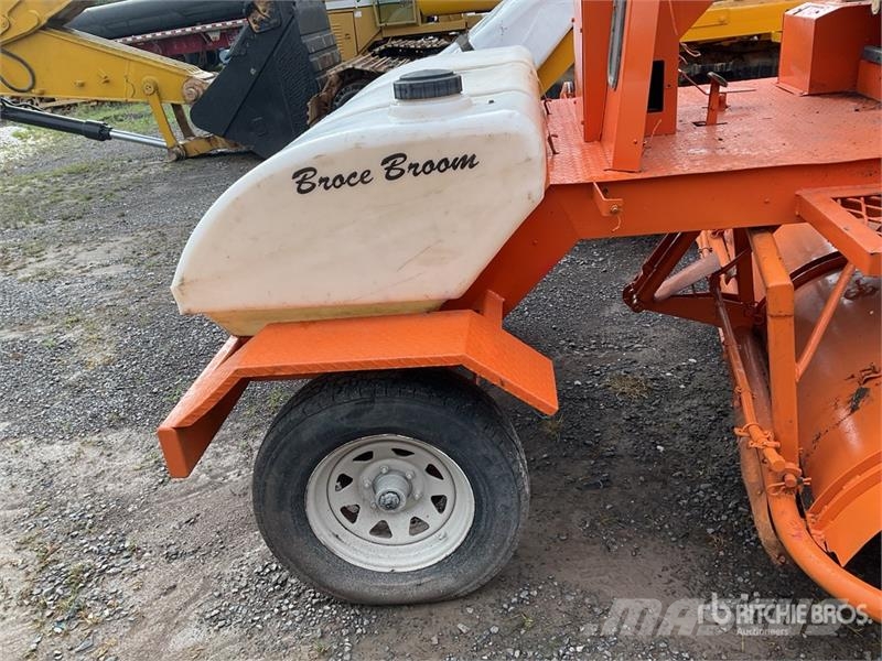 Broce RJ350 Strojevi za metenje