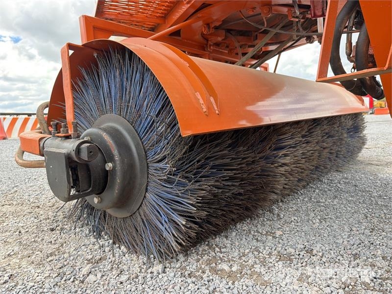 Broce RJT-350 Barredora / Self-Propelled Broom كناسات