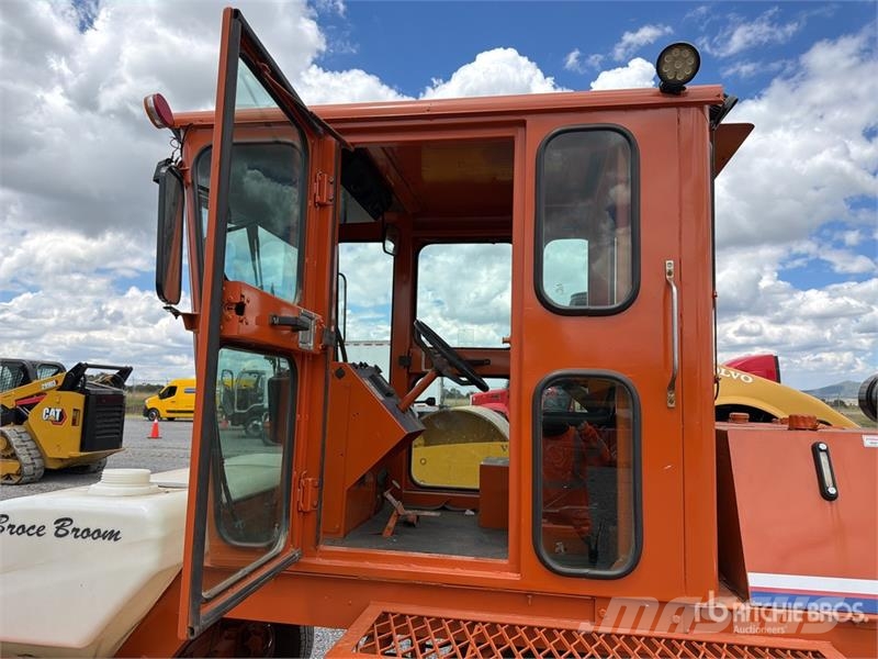 Broce RJT-350 Barredora / Self-Propelled Broom كناسات