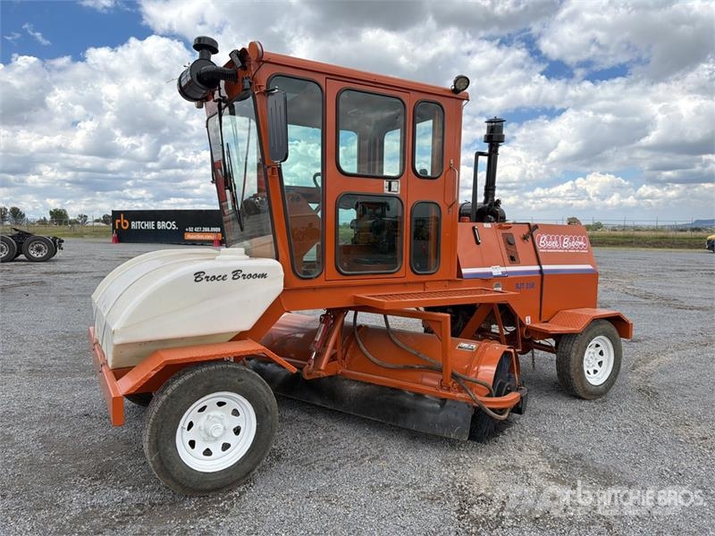 Broce RJT-350 Barredora / Self-Propelled Broom كناسات