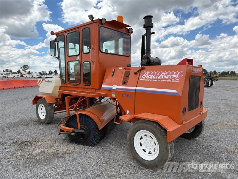 Broce RJT-350 Barredora / Self-Propelled Broom كناسات