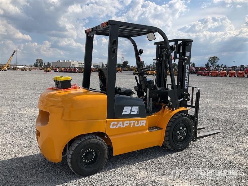 Captur FM35H 7700 lb Pneumatic Tire Montacargas (S Autokrāvēji - citi