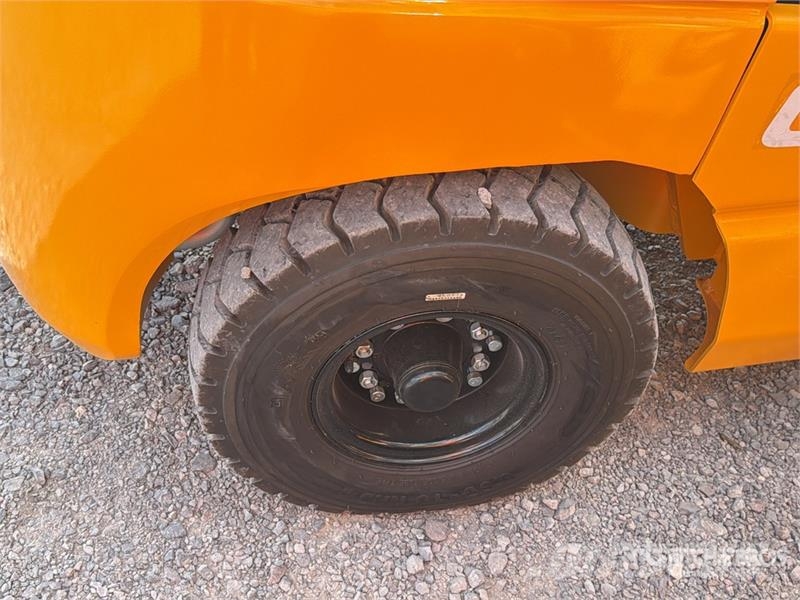 Captur FM35H 7700 lb Pneumatic Tire Montacargas (S Autokrāvēji - citi