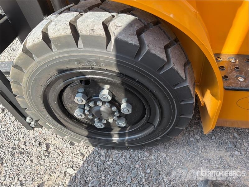 Captur FM35H 7700 lb Pneumatic Tire Montacargas (S Autokrāvēji - citi
