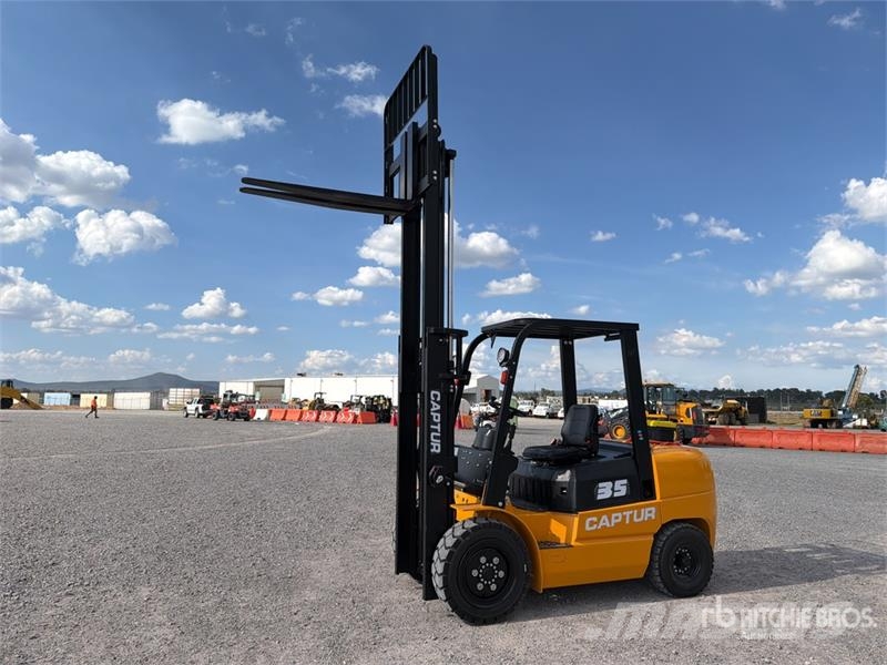 Captur FM35H 7700 lb Pneumatic Tire Montacargas (S Autokrāvēji - citi