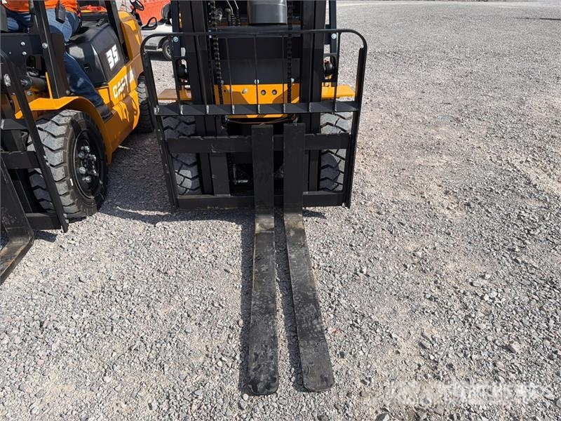 Captur FM35H 7700 lb Pneumatic Tire Montacargas (S Autokrāvēji - citi