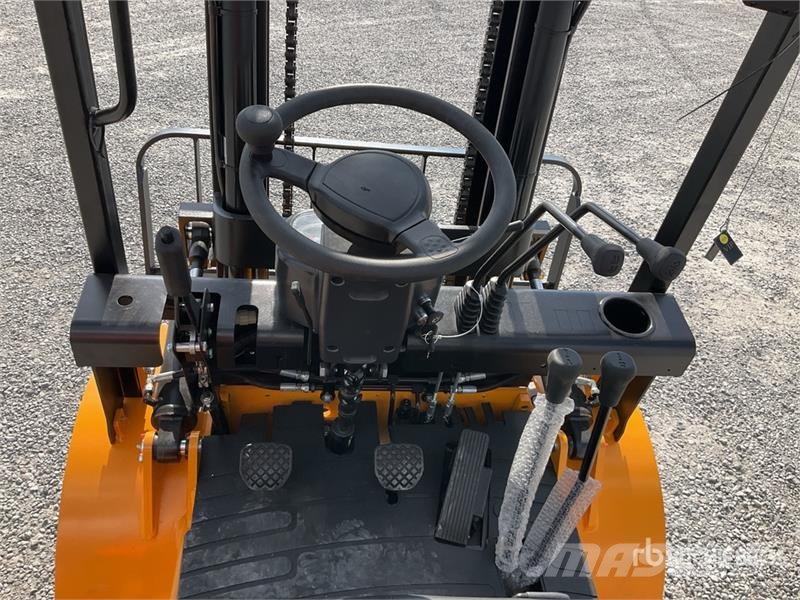 Captur FM35H 7700 lb Pneumatic Tire Montacargas (S Autokrāvēji - citi