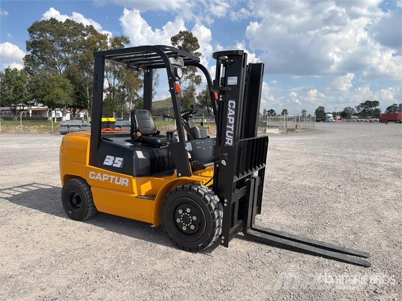 Captur FM35H 7700 lb Pneumatic Tire Montacargas (S Autokrāvēji - citi