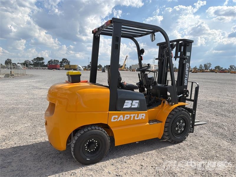 Captur FM35H 7700 lb Pneumatic Tire Montacargas (S Autokrāvēji - citi