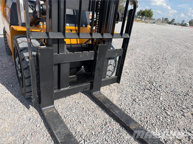 Captur FM35H 7700 lb Pneumatic Tire Montacargas (S Autokrāvēji - citi