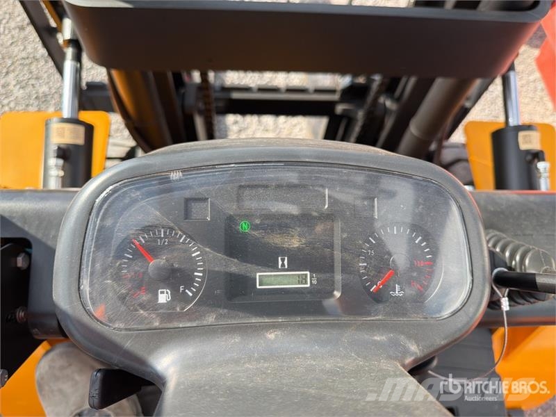  Captur FM35H 7700 lb Pneumatic Tire Montacargas (S شاحنات ذات رافعات شوكية - أخرى