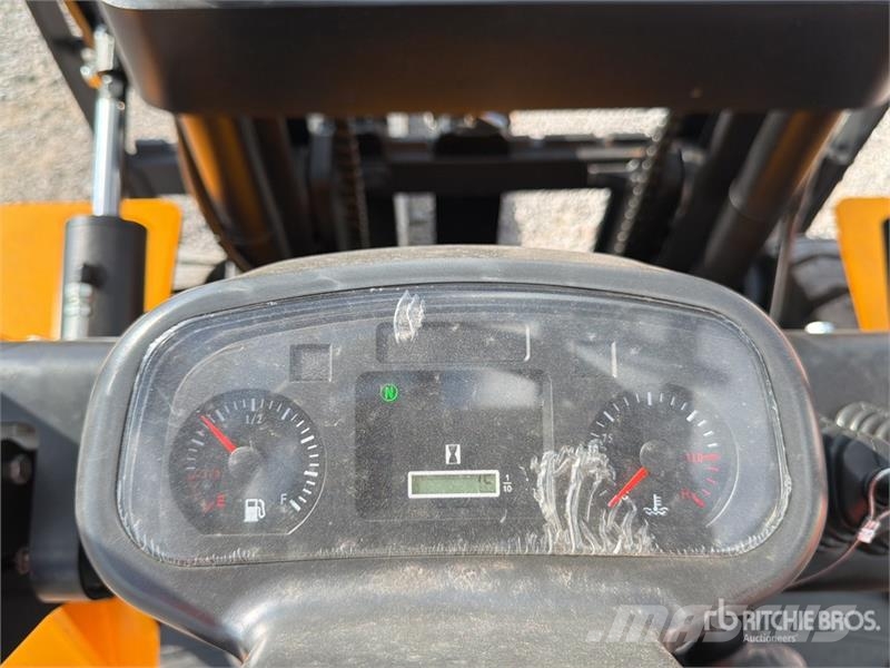 Captur FM35H 7700 lb Pneumatic Tire Montacargas (S Autokrāvēji - citi