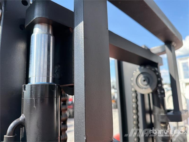  Captur FM35H 7700 lb Pneumatic Tire Montacargas (S شاحنات ذات رافعات شوكية - أخرى