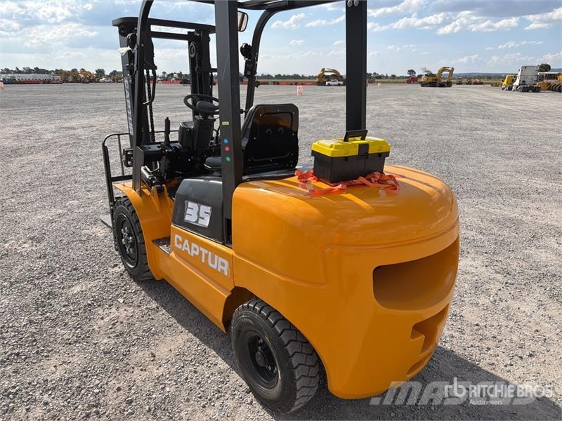  Captur FM35H 7700 lb Pneumatic Tire Montacargas (S شاحنات ذات رافعات شوكية - أخرى