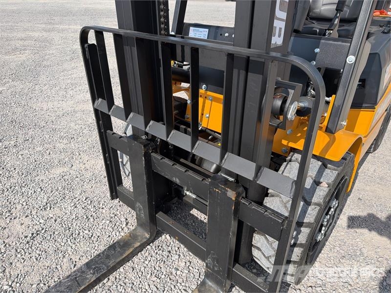  Captur FM35H 7700 lb Pneumatic Tire Montacargas (S شاحنات ذات رافعات شوكية - أخرى