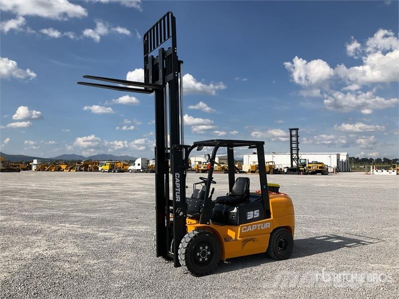 Captur FM35H 7700 lb Pneumatic Tire Montacargas (S Autokrāvēji - citi
