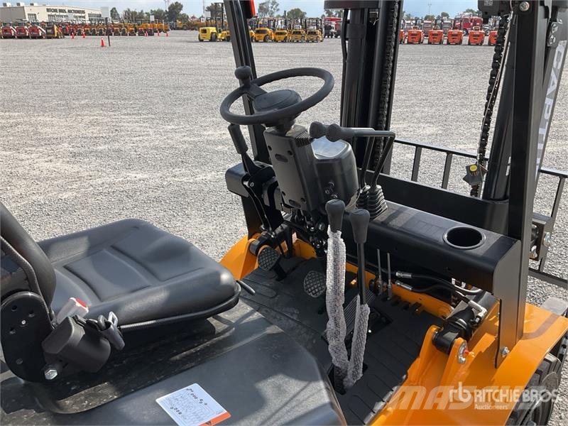 Captur FM35H 7700 lb Pneumatic Tire Montacargas (S Autokrāvēji - citi