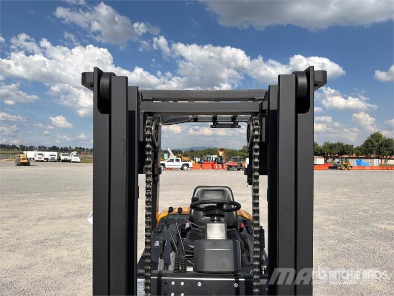  Captur FM35H 7700 lb Pneumatic Tire Montacargas (S شاحنات ذات رافعات شوكية - أخرى