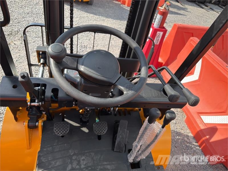  Captur FM35H 7700 lb Pneumatic Tire Montacargas (S شاحنات ذات رافعات شوكية - أخرى