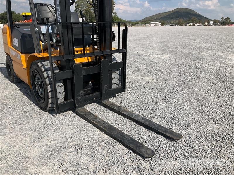 Captur FM35H 7700 lb Pneumatic Tire Montacargas (S Autokrāvēji - citi