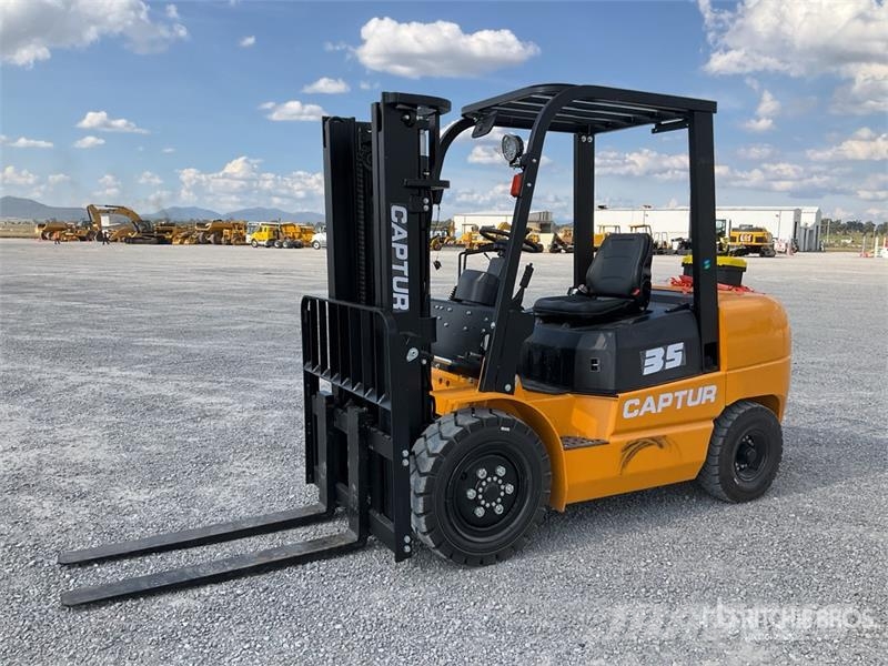 Captur FM35H 7700 lb Pneumatic Tire Montacargas (S Autokrāvēji - citi