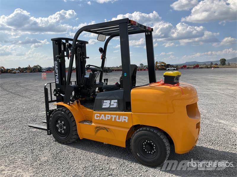 Captur FM35H 7700 lb Pneumatic Tire Montacargas (S Autokrāvēji - citi
