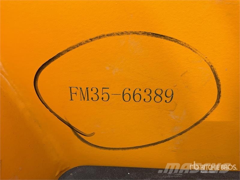 Captur FM35H 7700 lb Pneumatic Tire Montacargas (S Autokrāvēji - citi