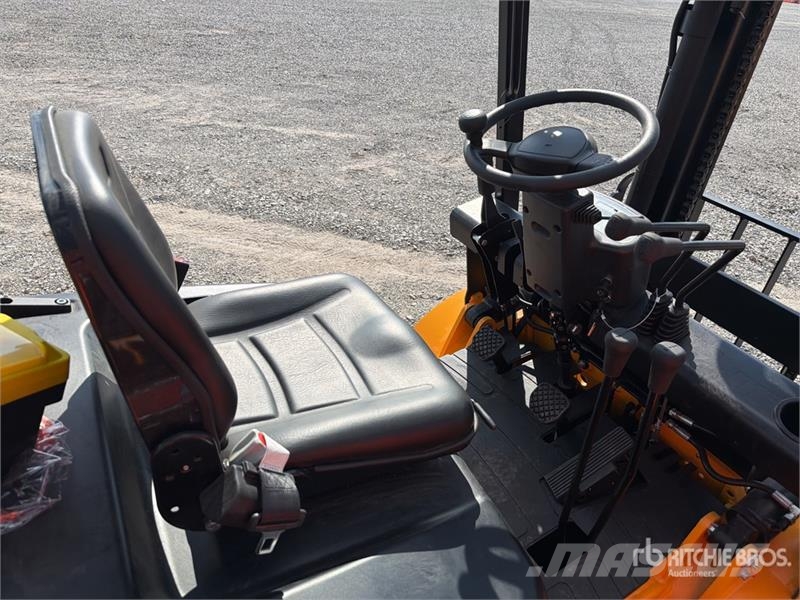 Captur FM35H 7700 lb Pneumatic Tire Montacargas (S Autokrāvēji - citi