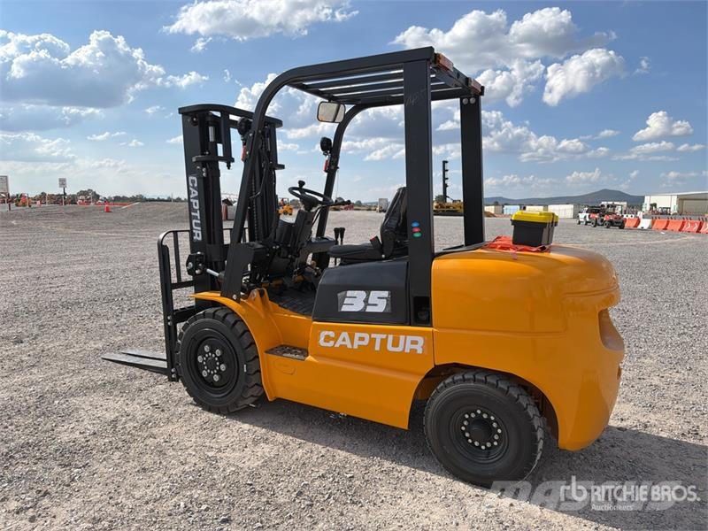 Captur FM35H 7700 lb Pneumatic Tire Montacargas (S Autokrāvēji - citi