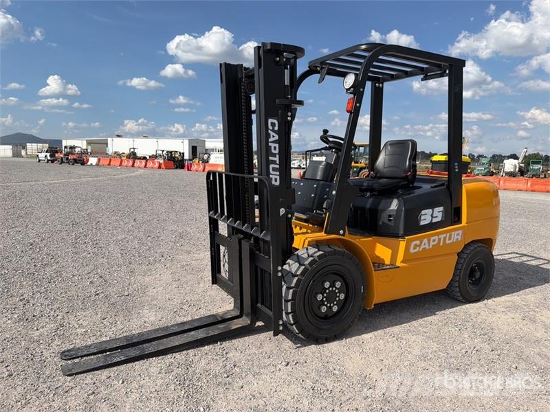 Captur FM35H 7700 lb Pneumatic Tire Montacargas (S Autokrāvēji - citi